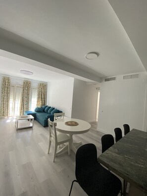 Interior - Holiday Apartment 'Carihuela' close to the Beach with Sea View, Balcony & Wi-Fi (Torremolinos)