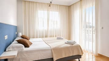 5 bedrooms, iron/ironing board, free WiFi, bed sheets