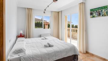 5 bedrooms, iron/ironing board, free WiFi, bed sheets