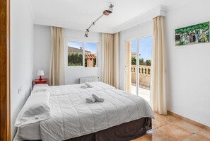 5 bedrooms, iron/ironing board, free WiFi, bed sheets - Villa 'Sa Torre' with Mountain View, Private Pool and Wi-Fi (Llucmajor)