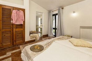 2 dormitorios, tabla de planchar con plancha, wifi gratis y ropa de cama