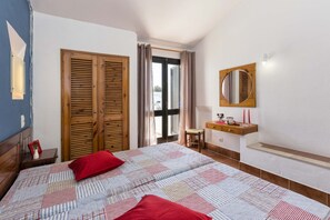 2 bedrooms, iron/ironing board, free WiFi, bed sheets - Villa 'Jacaranda' with Private Pool, Wi-Fi and Air Conditioning (Albufeira)