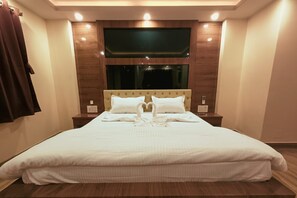 Free WiFi, bed sheets - Jyoti International (Asansol)