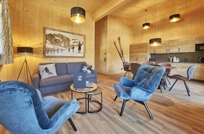 Luxury Apartment, 2 Bedrooms, Balcony (incl. Cleaning Fee 110€) | Hypo-allergenic bedding, individually decorated, individually furnished