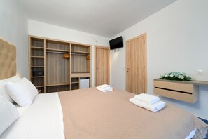 Suite Sea View | In-room safe, laptop workspace, soundproofing, bed sheets - Ninos Grand Beach Hotel & Resort (Preveza)