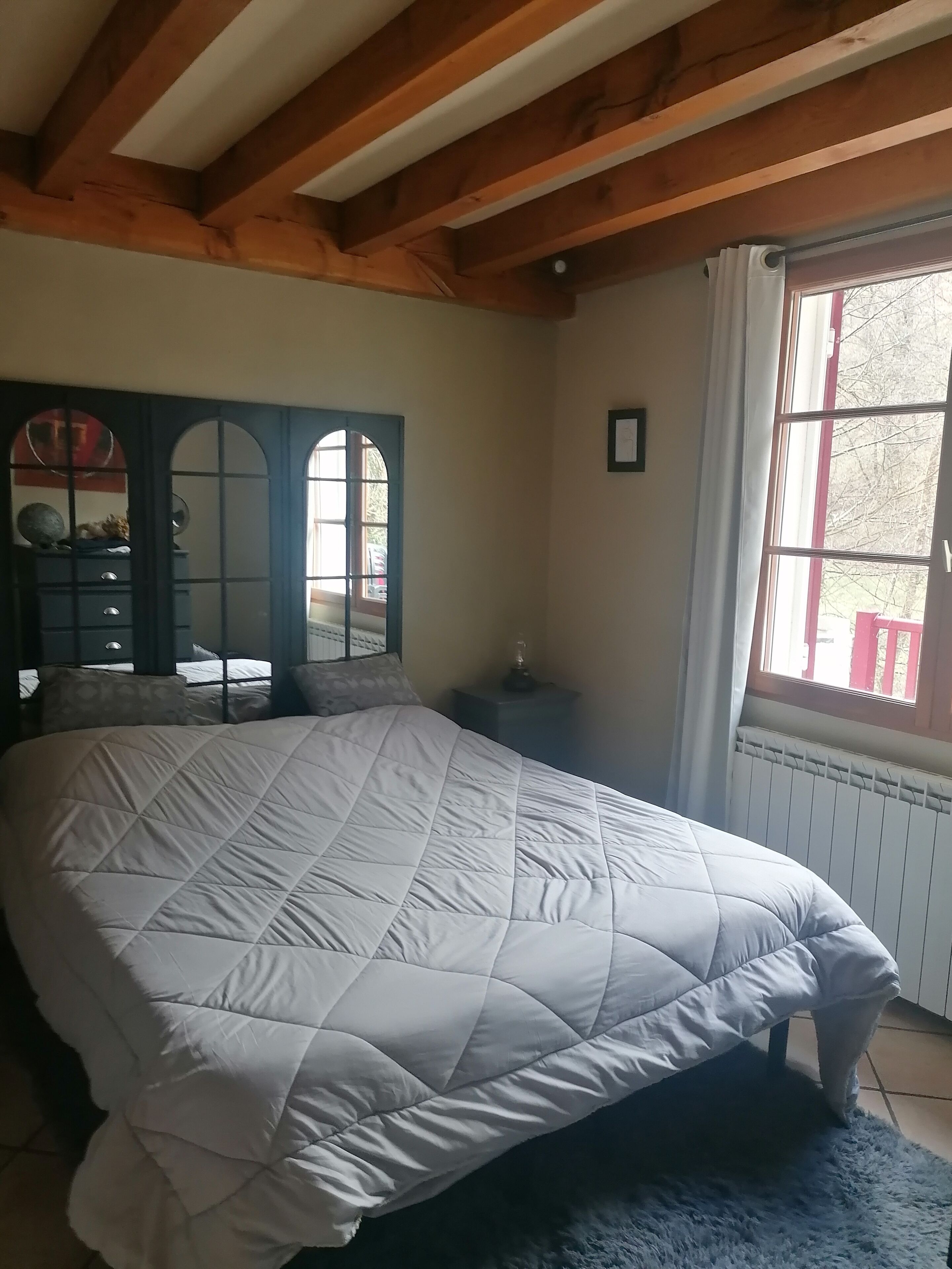 CHARMING HOUSE BASQUE RIVER