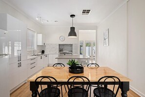 Dining - Frankie's Place - Stunning three bedroom classic in the heart of Wodonga (Wodonga)