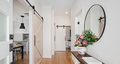 Frankie's Place - Stunning three bedroom classic in the heart of Wodonga