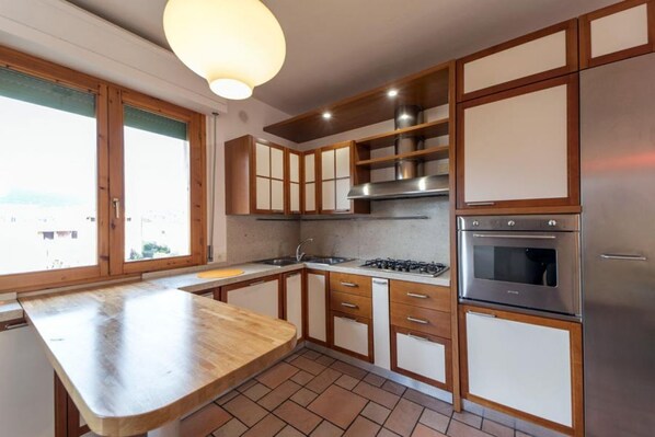 Refrigerador, horno, parrilla de estufa y lavavajillas 