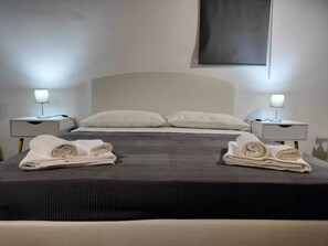 2 bedrooms, bed sheets