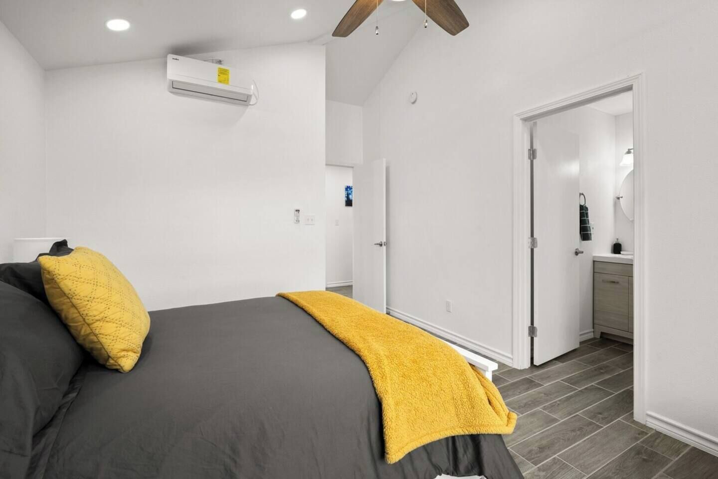 4 Schlafzimmer, Schreibtisch, Bügeleisen/Bügelbrett, kostenloses WLAN