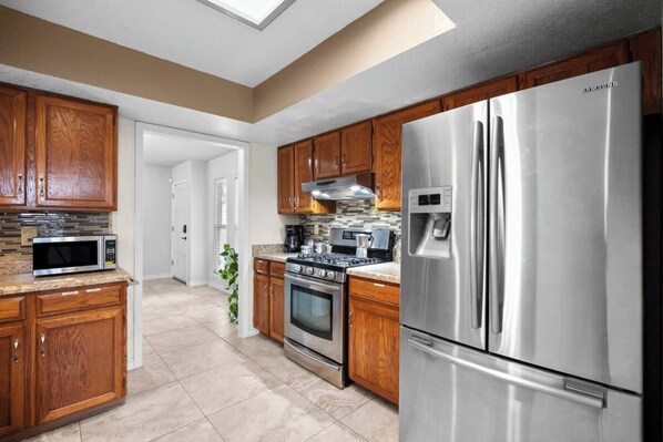 Fridge, microwave, oven, stovetop