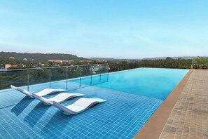 Outdoor pool - The Fern Habitat Goa, Candolim, Series by Marriott (Candolim)