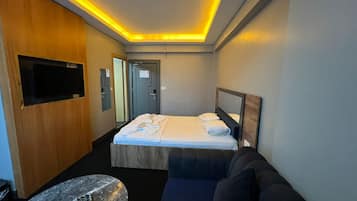 Superior Room | Minibar, in-room safe, desk, laptop workspace