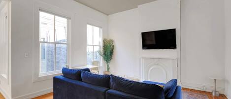 Téléviseur, bureau