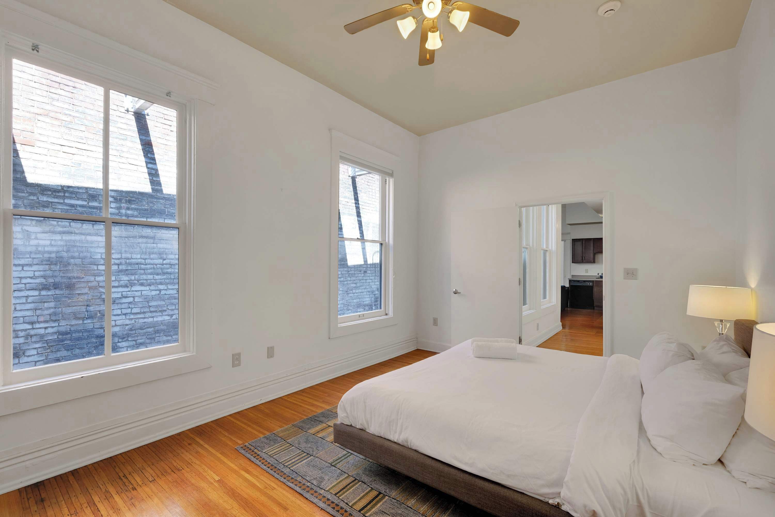 2 chambres, fer et planche à repasser, Wi-Fi, draps fournis