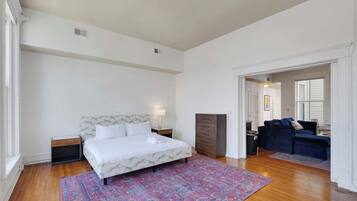 2 habitaciones, tabla de planchar con plancha, wifi y ropa de cama