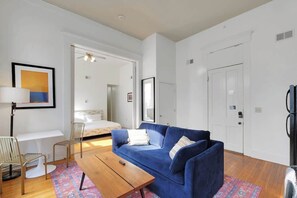 Televisión, oficina