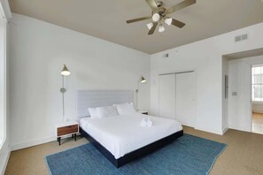 2 slaapkamers, een strijkplank/strijkijzer, wifi, beddengoed