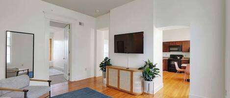 Téléviseur, bureau