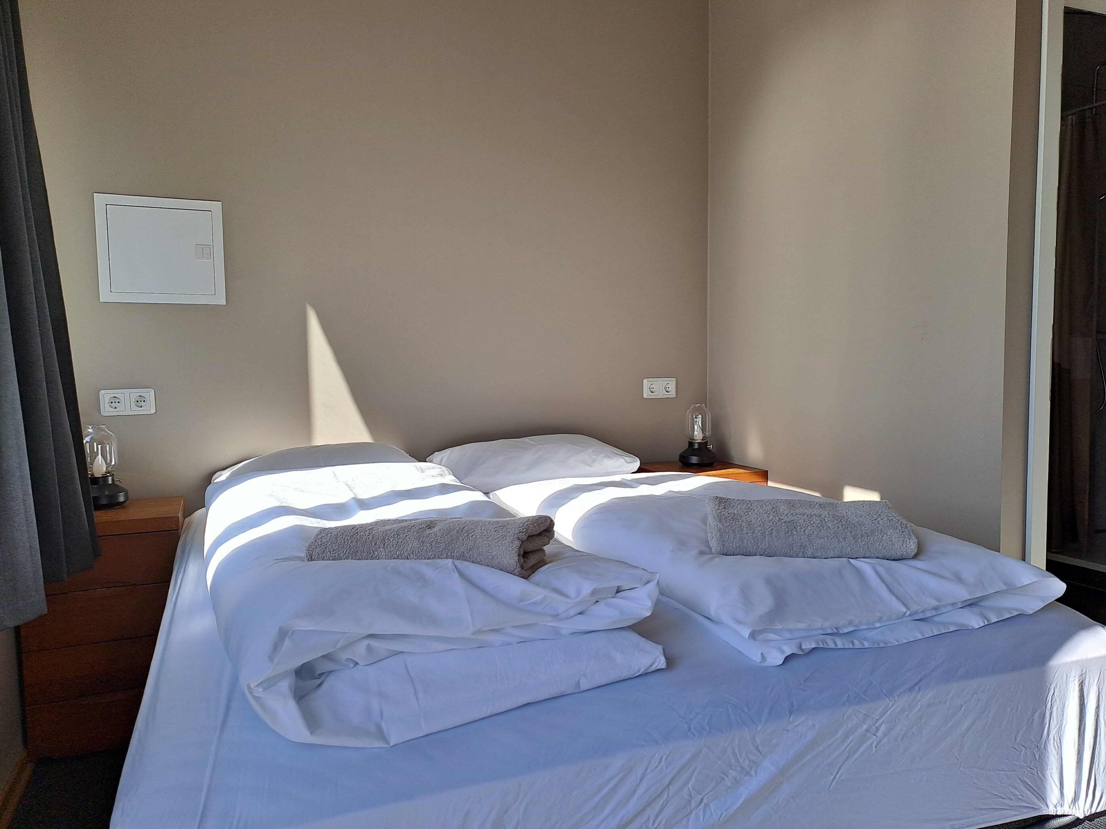 Superior Triple Room, Annex Building | Desk, laptop workspace, free WiFi, bed sheets