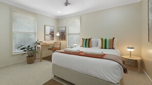 3 habitaciones, tabla de planchar con plancha, cuna de viaje y wifi 