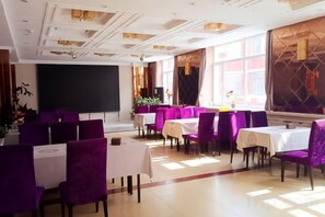 Unclassified image, 4 of 18, button - Dunhua Service Building Hotel (Dunhua)