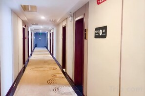 Unclassified image, 2 of 18, button - Dunhua Service Building Hotel (Dunhua)