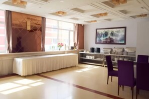 Unclassified image, 3 of 18, button - Dunhua Service Building Hotel (Dunhua)