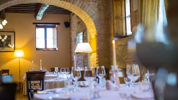 Lunch, dinner served; Italian cuisine, garden views