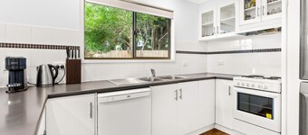 Rhyll Rendezvous - 400m from beach