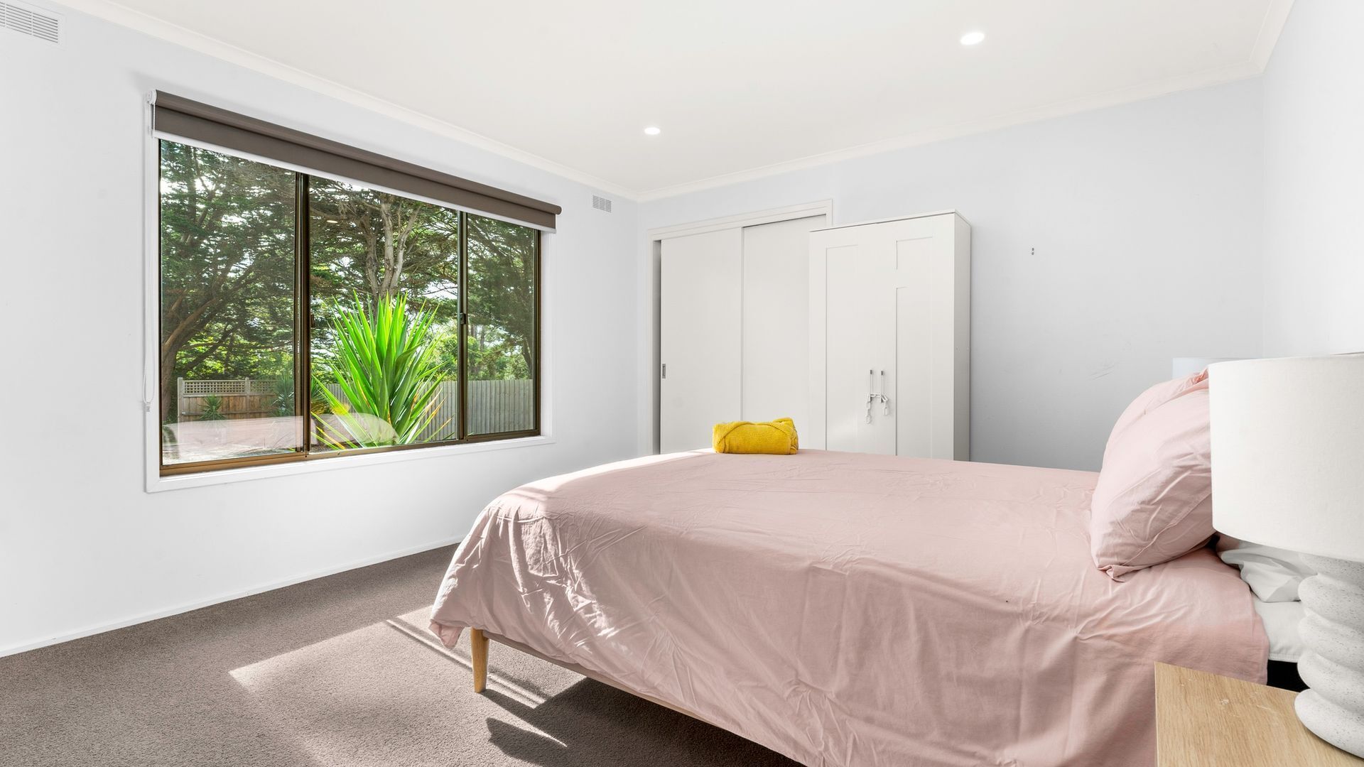 2 habitaciones, tabla de planchar con plancha y internet 