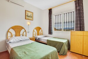 3 bedrooms, free WiFi, bed sheets