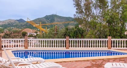 Fuengirola1500 m from the beach, private pool.