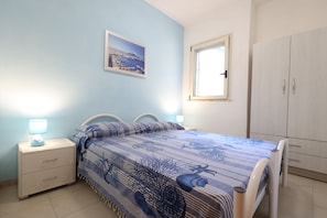 2 bedrooms, desk, iron/ironing board, bed sheets