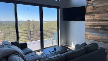 TV connectée, baby-foot, chaßne hi-fi