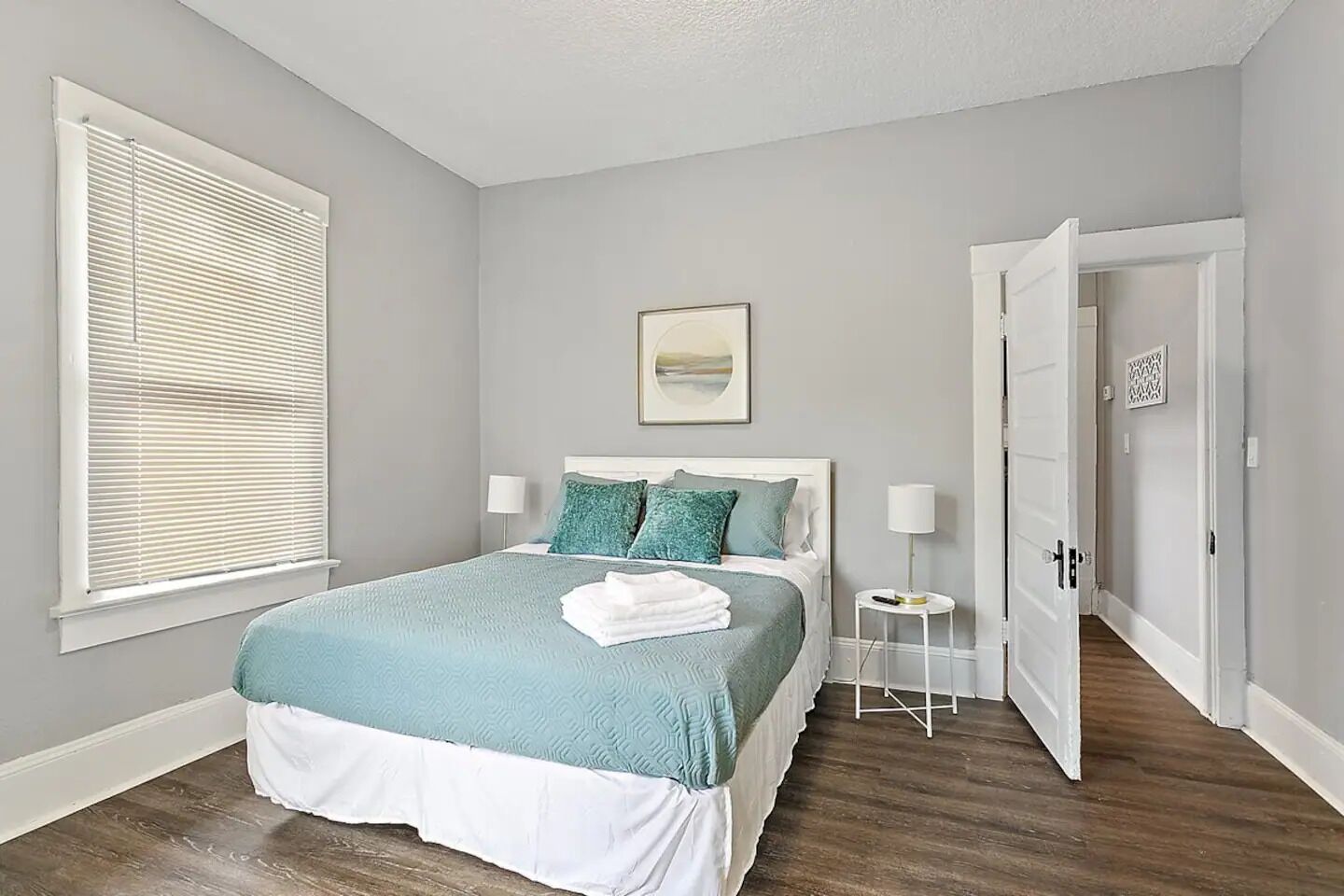 Cozy apartment in Springfield close to bars, parks, and restaurants