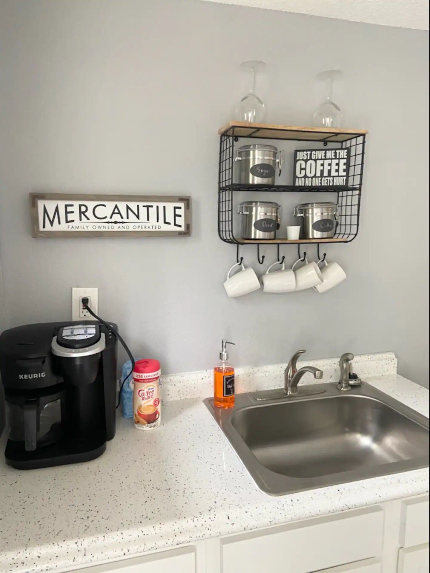 Cozy apartment in Springfield close to bars, parks, and restaurants