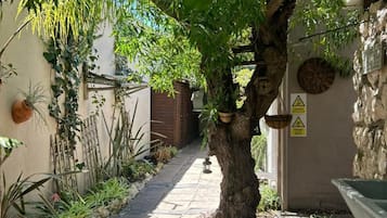 Room, 1 Bedroom, Accessible, Smoking | Garden