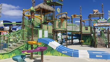4 piscines a l'aire lliure