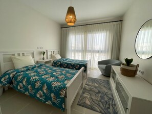 4 kolam renang outdoor
