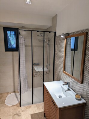 Shower, eco-friendly toiletries, hair dryer, towels