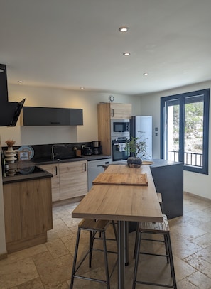 Fridge, microwave, oven, stovetop - Les Petits riens | Gîte with garden in Balazuc, France's most beautiful villages (Balazuc)