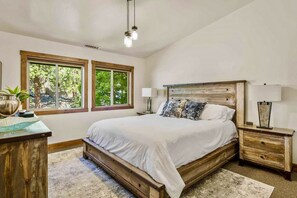 9 habitaciones, tabla de planchar con plancha, wifi y ropa de cama