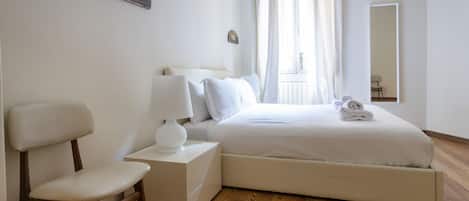 Apartment (1 Bedroom) | 1 bedroom, desk, laptop workspace, iron/ironing board