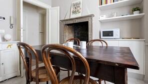 Apartment (1 Bedroom) | Speisen