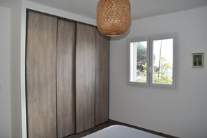 2 chambres, fer et planche à repasser, draps fournis