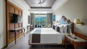 In-room safe, individually furnished, desk, laptop workspace