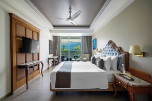 Caja fuerte, mobiliario individual, escritorio