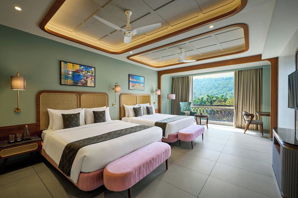 Suite, Berbilang Katil, Mountain View | Peti besi dalam bilik, dilengkapkan perabot secara berasingan, meja